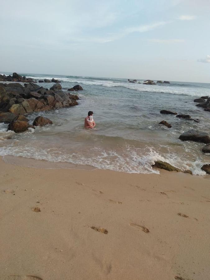 Near Beach Rest Unawatuna Exteriér fotografie