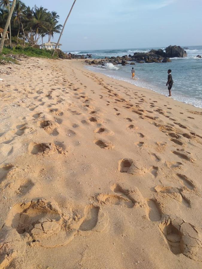Near Beach Rest Unawatuna Exteriér fotografie